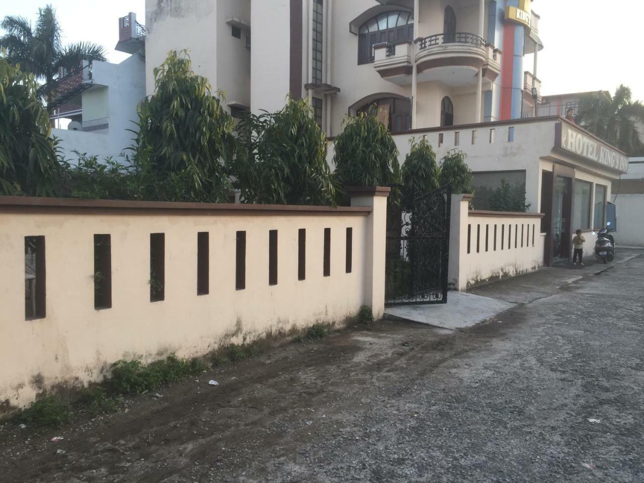 Hotel Kings Inn Haridvár Kültér fotó